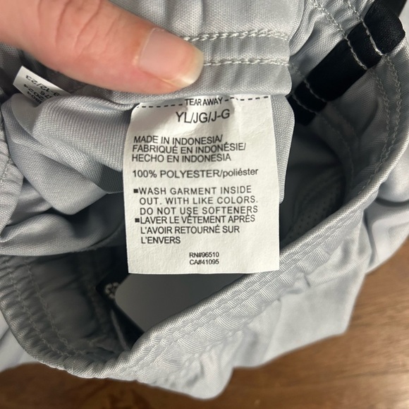 NWT Under Armour Boy’s Gray Shorts, Size L - Picture 6 of 8